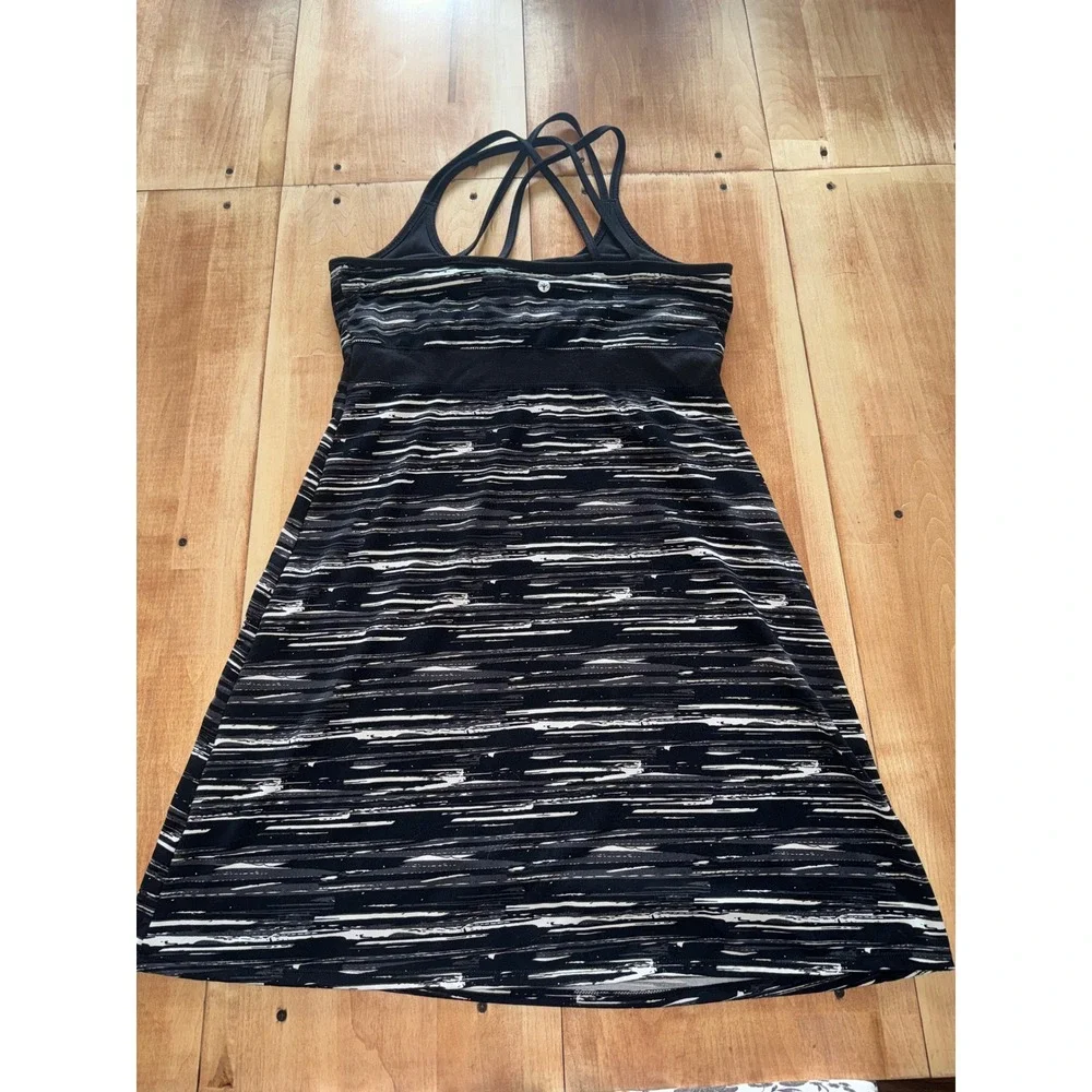 SOYBU Activewear Dress Black White Striped Built in Bra Halter Athletic Womens M